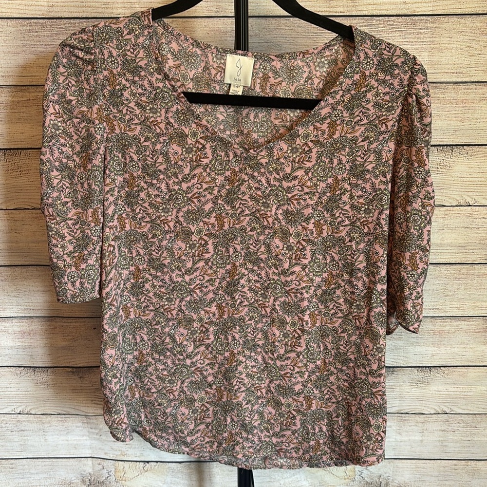 Small pink floral Joie blouse with subtle puff sleeves